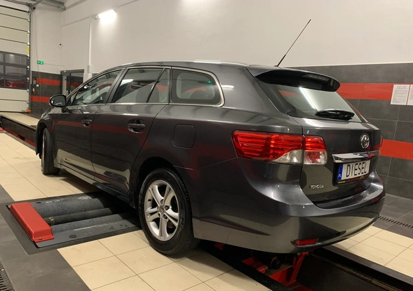 Toyota Avensis cena 35900 przebieg: 237000, rok produkcji 2013 z Radzionków małe 106